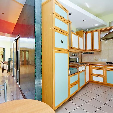 Apartment Deribasovskaya With Jacuzzi Odesa Exterior photo
