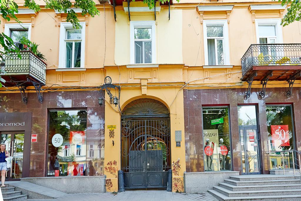 Apartment Deribasovskaya With Jacuzzi Odesa Exterior photo