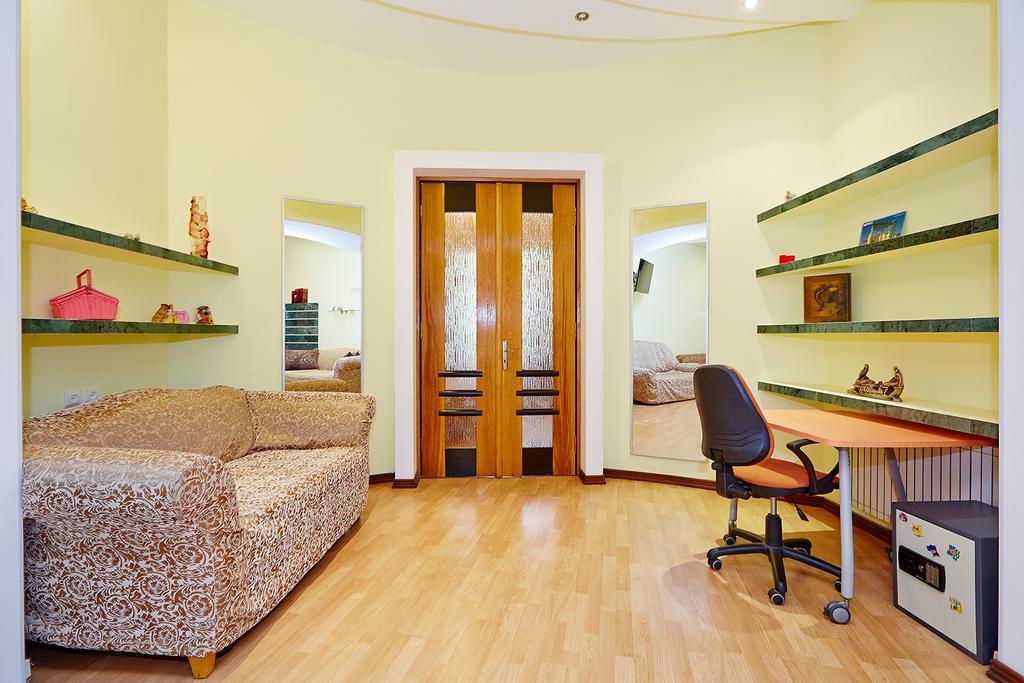 Apartment Deribasovskaya With Jacuzzi Odesa Exterior photo