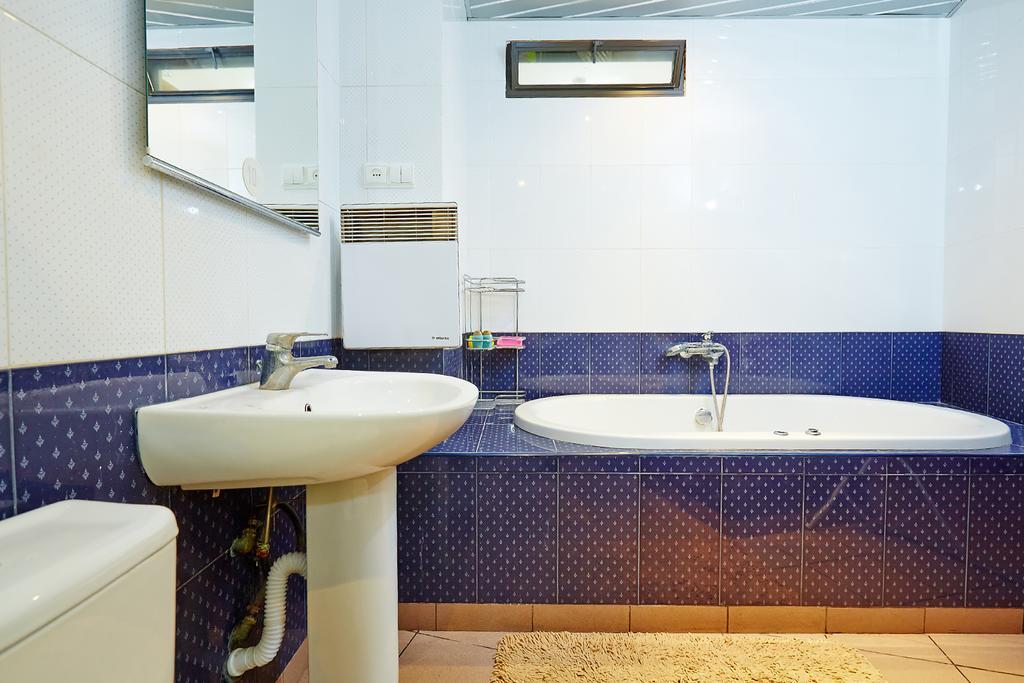 Apartment Deribasovskaya With Jacuzzi Odesa Exterior photo
